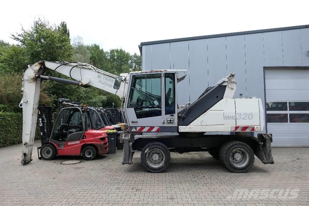 Fuchs MHL 320 Bagri za prekladanje primarnih/sekundarnih surovin