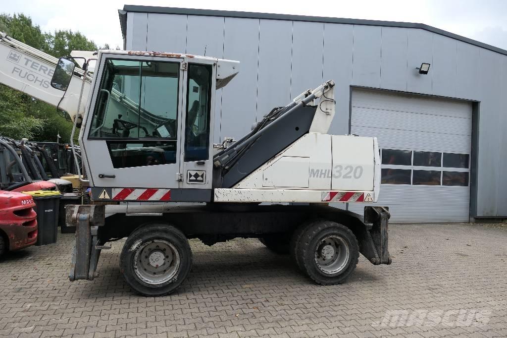 Fuchs MHL 320 Bagri za prekladanje primarnih/sekundarnih surovin