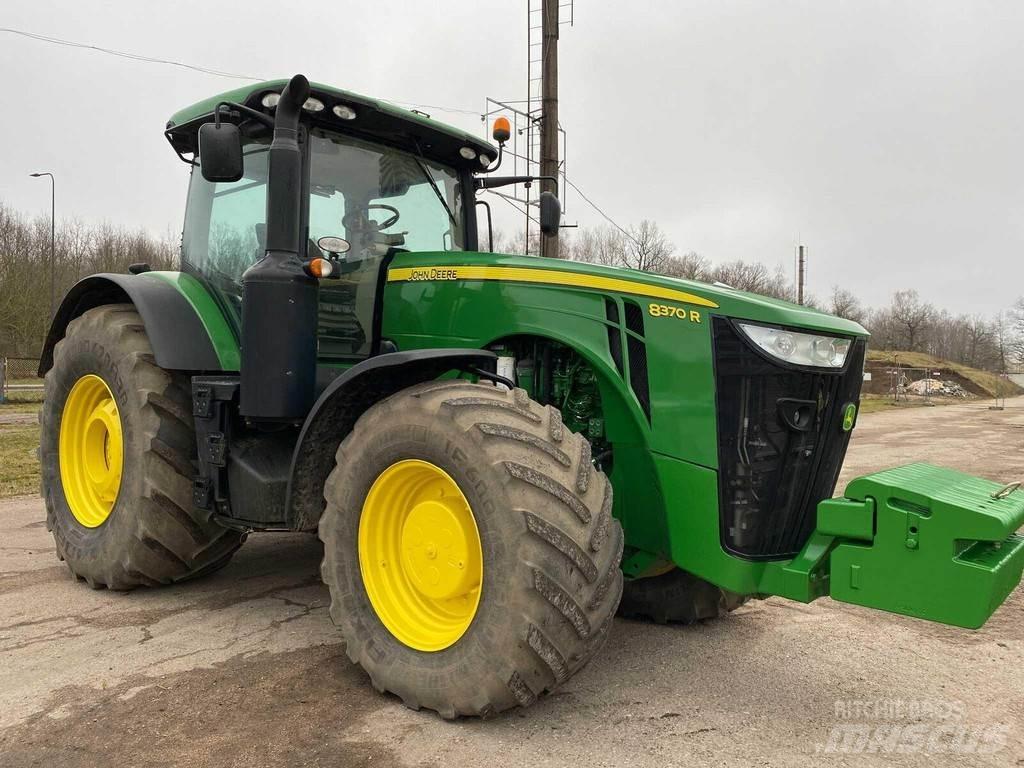 John Deere 8370R Traktorji