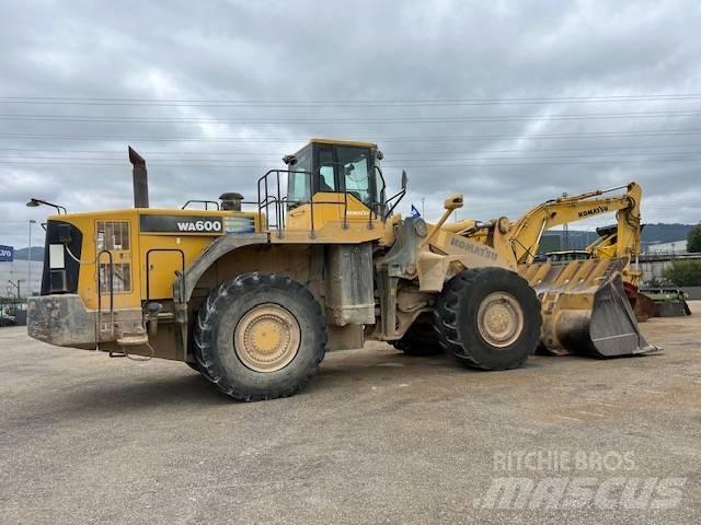 Komatsu WA 600-6 Kolesni nakladalci