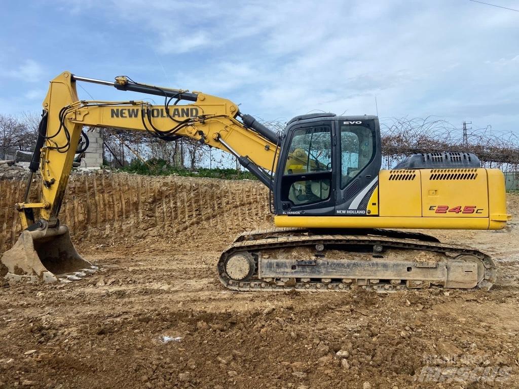 New Holland E245 Bagri goseničarji