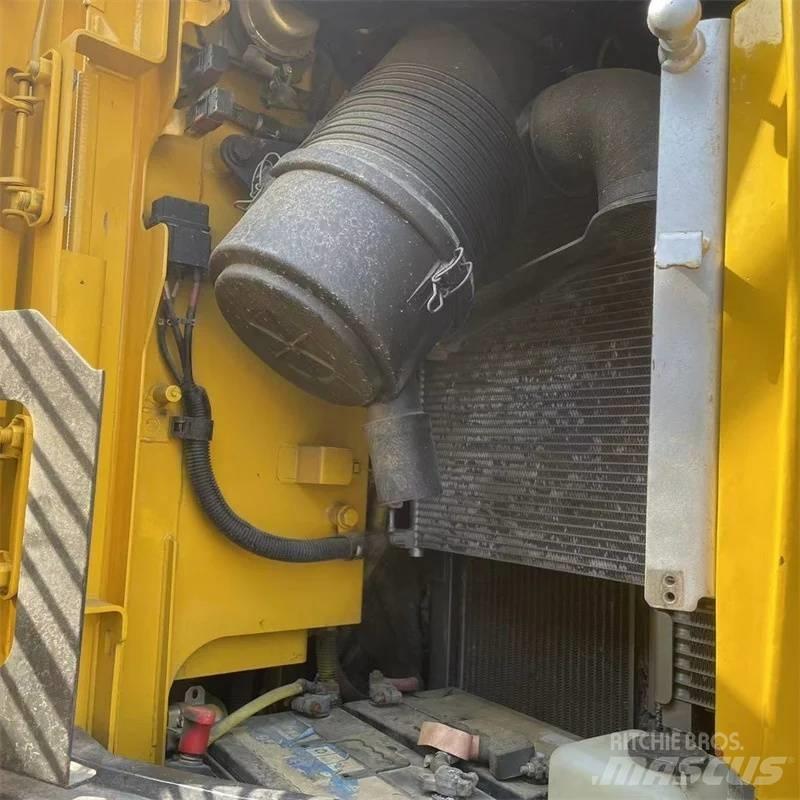 Komatsu PC 138 Bagri goseničarji