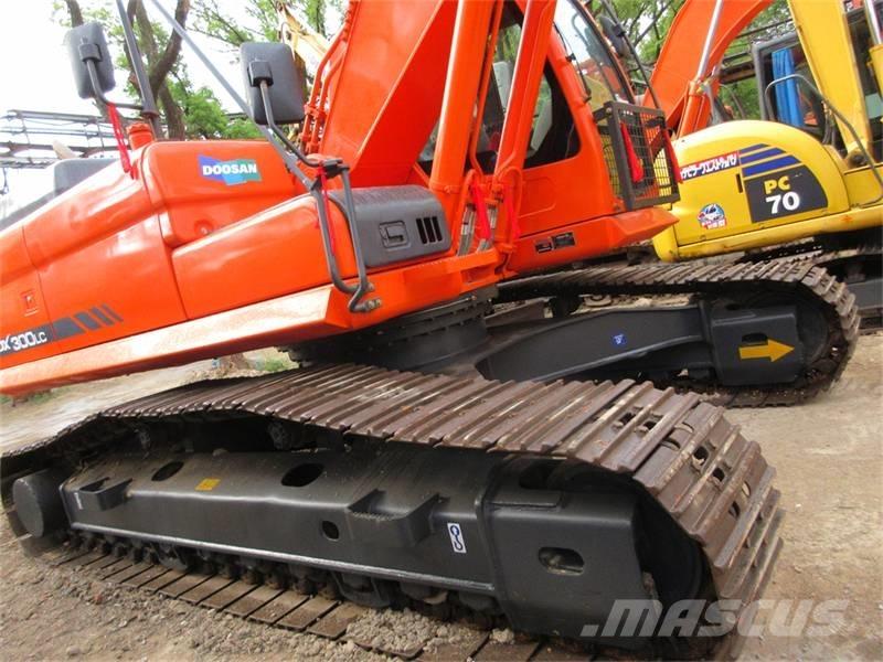 Doosan DX 300 Bagri goseničarji