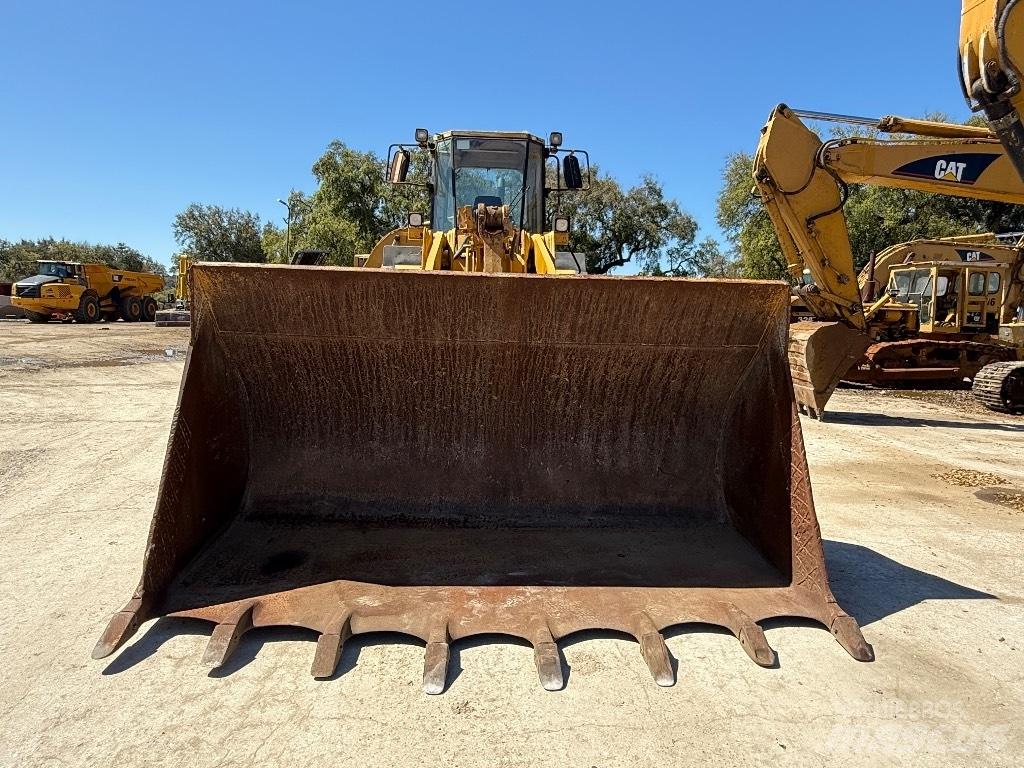 CAT 970 F Kolesni nakladalci