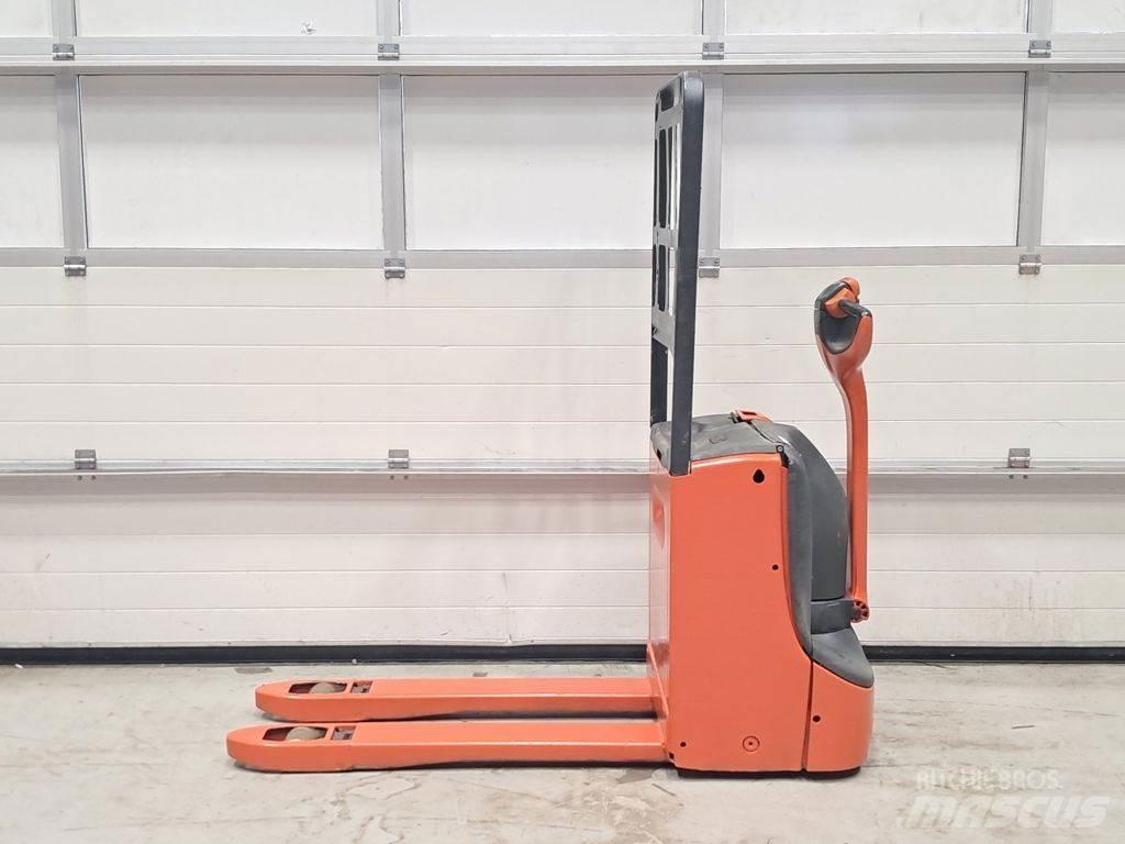 Linde T16 Električni nizko dvižni viličar