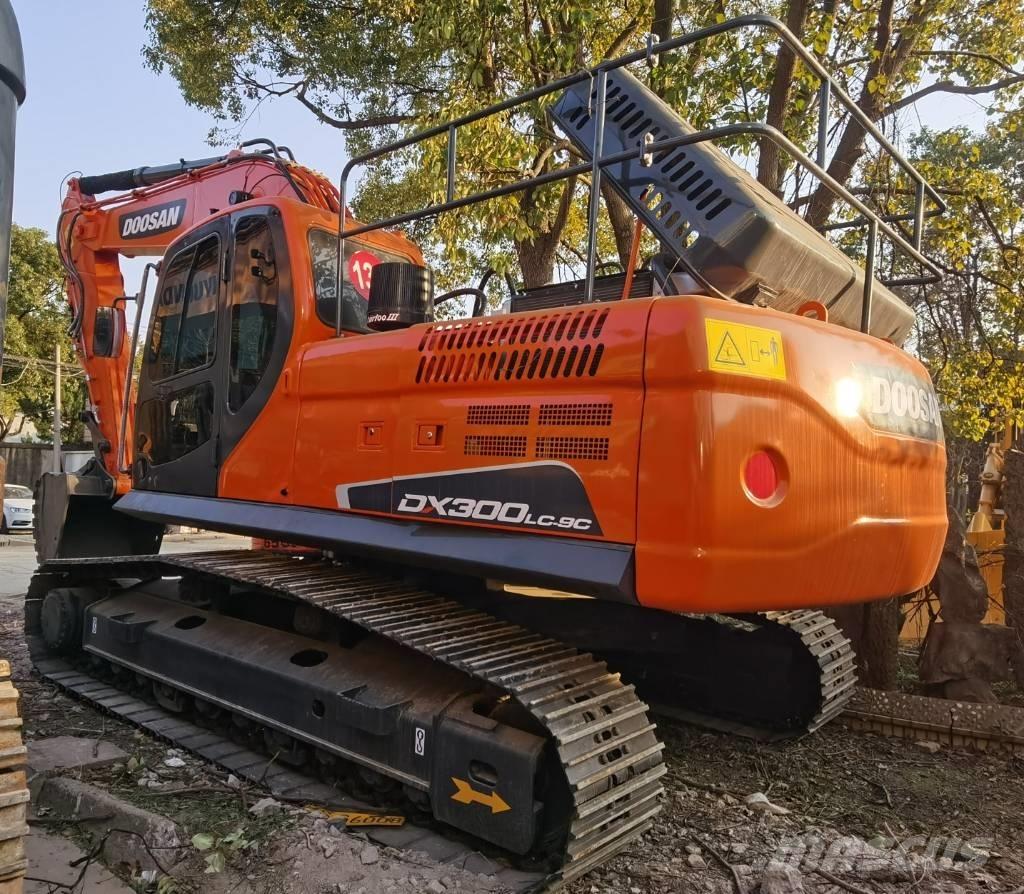 Doosan DX 300 LC Bagri goseničarji
