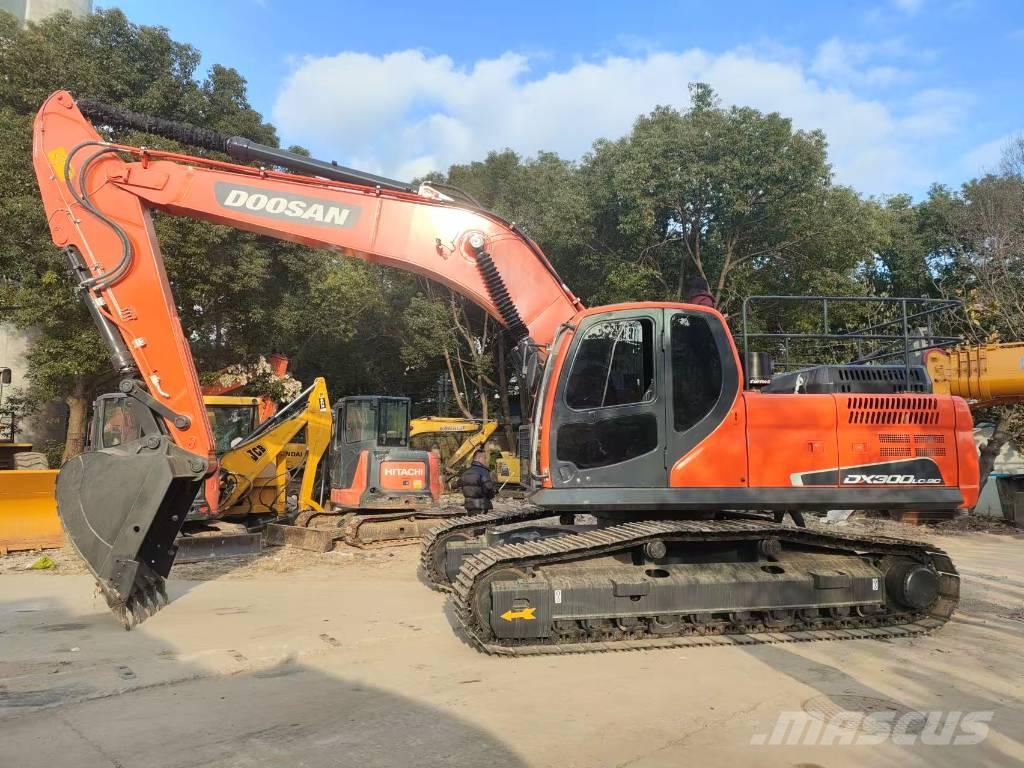 Doosan DX 300 LC Bagri goseničarji