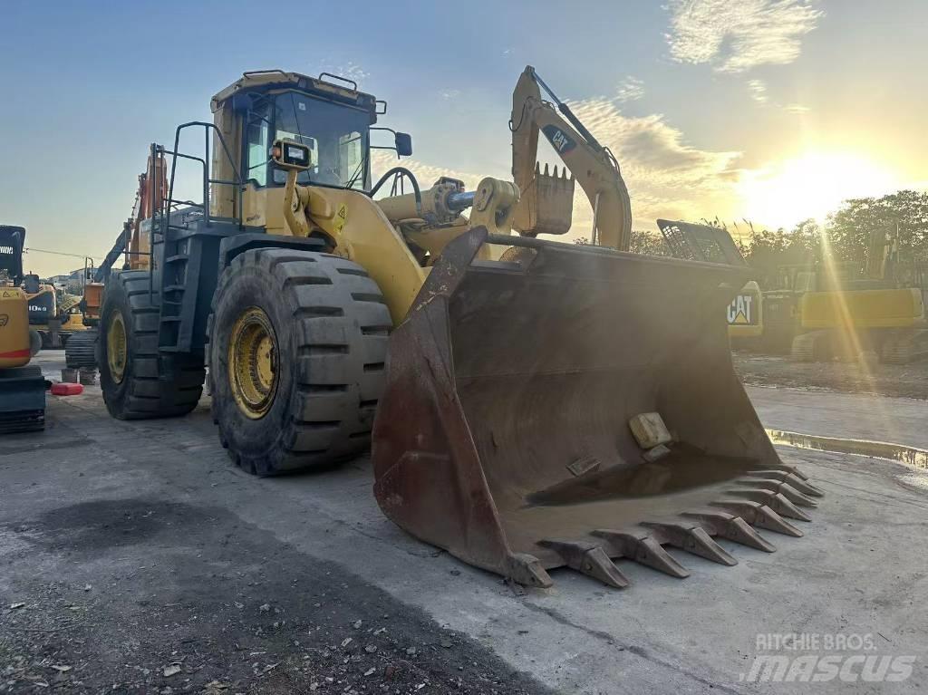 Komatsu WA 600 Kolesni nakladalci