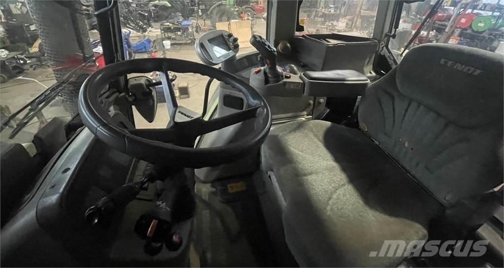 Fendt 820 Vario Traktorji