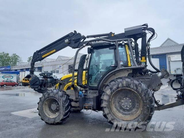 Valtra N153 Gozdarski traktorji
