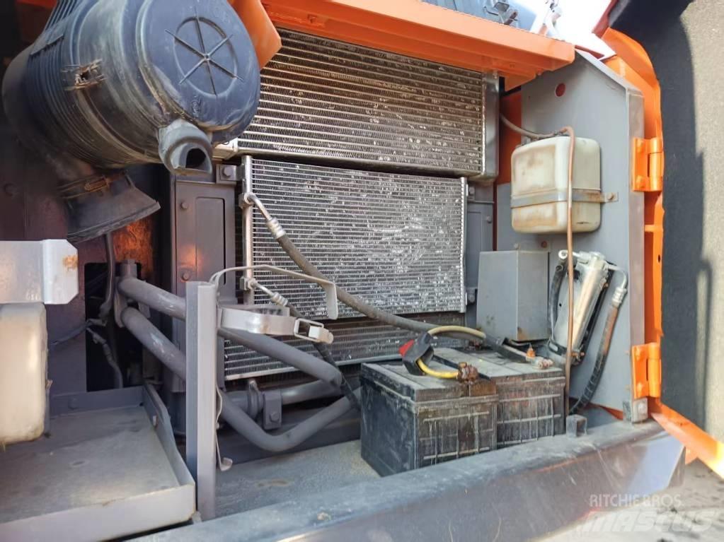 Hitachi ZX160 Bagri goseničarji