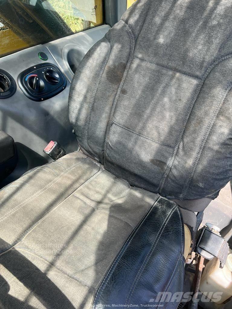 New Holland LM 1445 Teleskopski viličarji