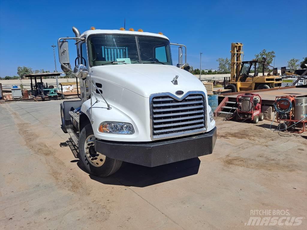Mack CX612 Vlačilci