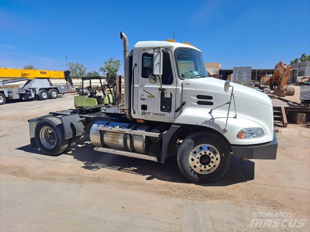 Mack CX612 Vlačilci