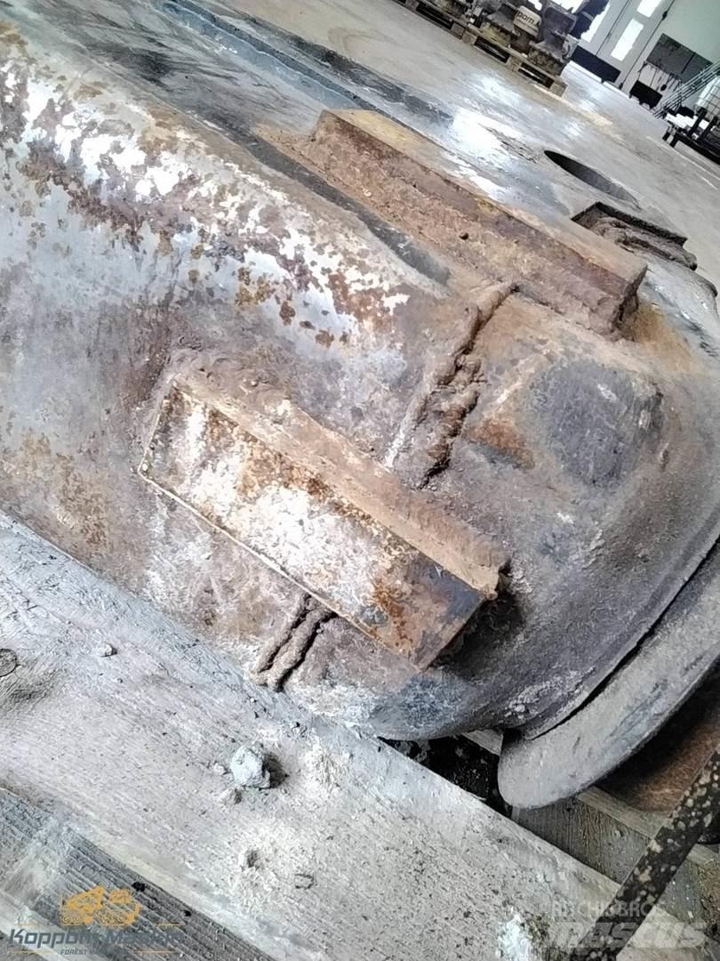 Komatsu 105F Žerjavi za debla