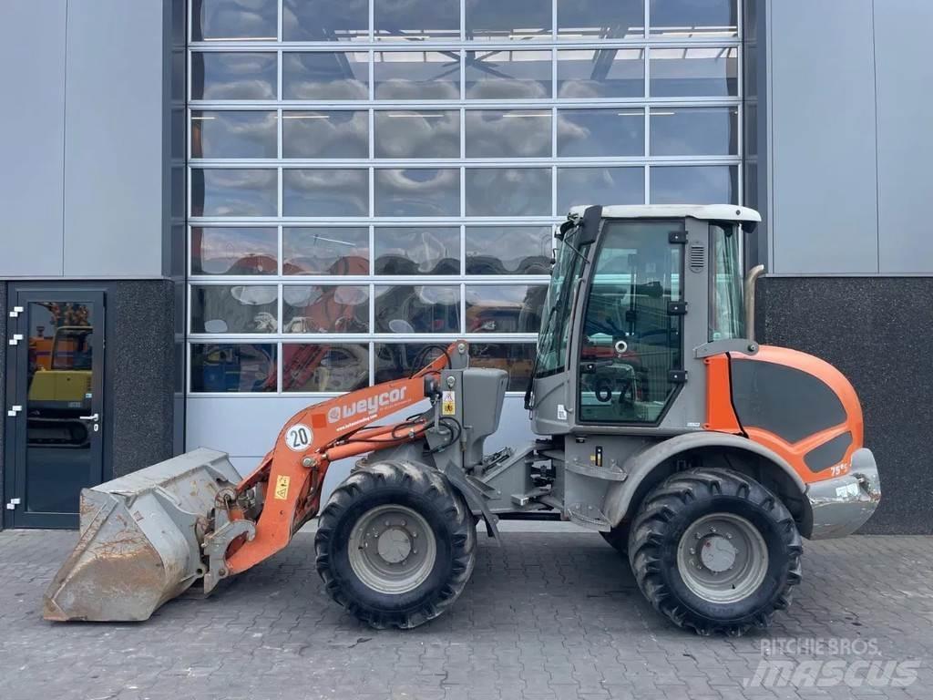 Atlas AR75e S Kolesni nakladalci