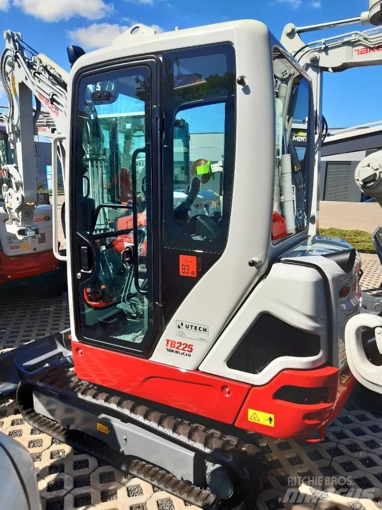 Takeuchi TB225 V3 Mini bagri <7t