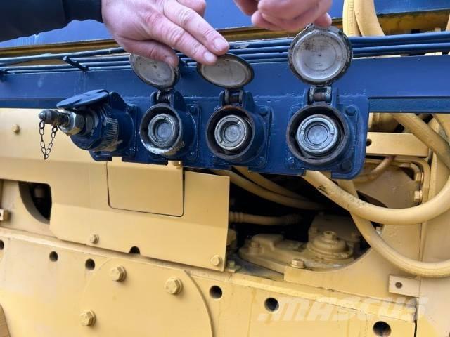 Komatsu D 85 P-18 Buldožerji goseničarji