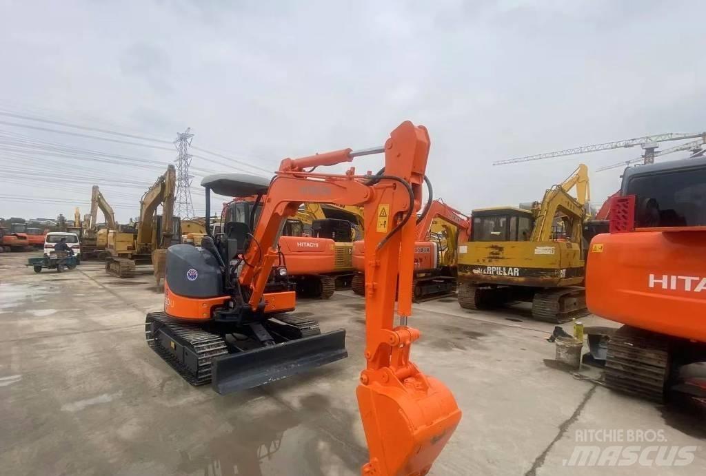 Hitachi 30 Bagri goseničarji