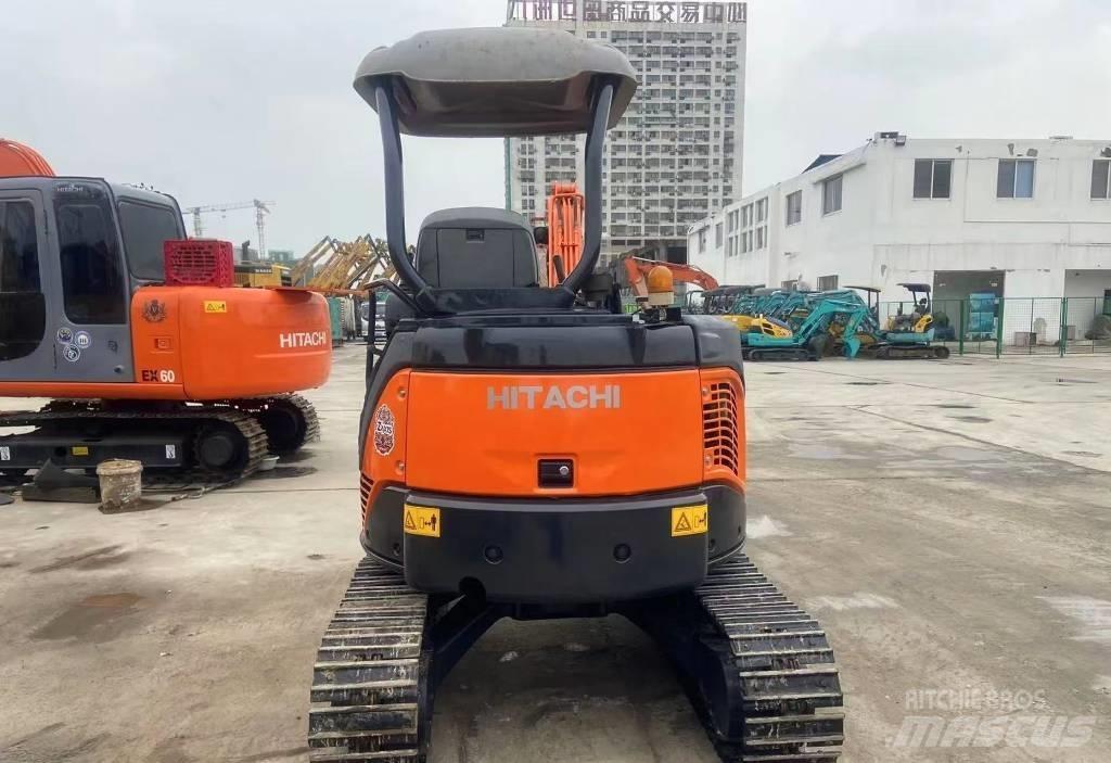 Hitachi 30 Bagri goseničarji