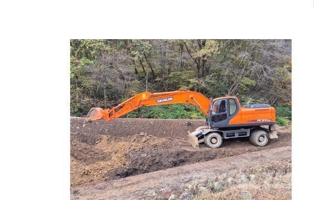 Doosan DX210WA Bagri na kolesih