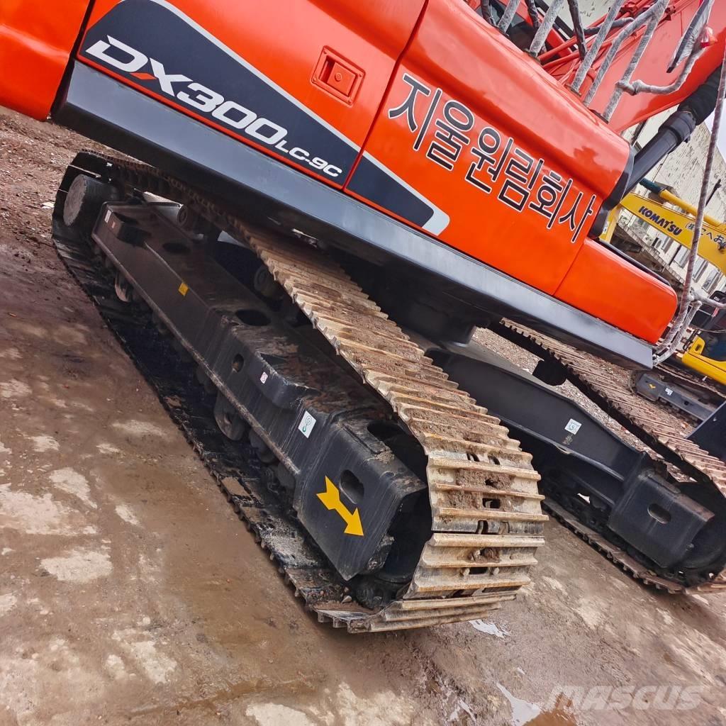 Doosan DX 300LC Bagri goseničarji