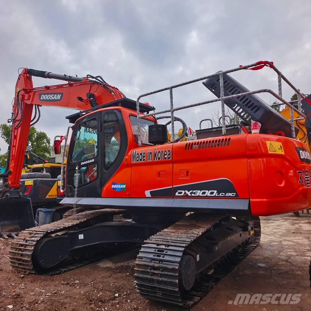 Doosan DX 300LC Bagri goseničarji
