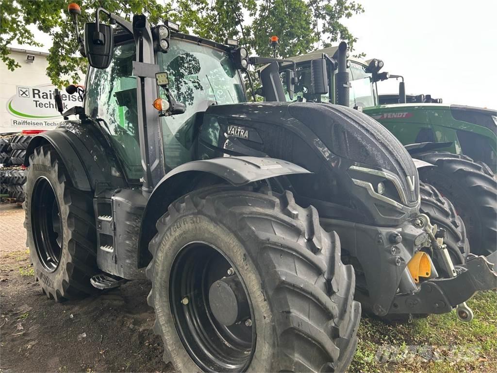Valtra T 235 D Traktorji
