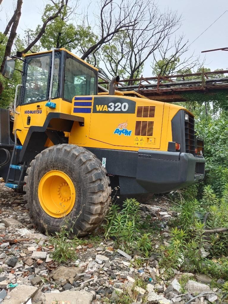 Komatsu WA320-5 Kolesni nakladalci