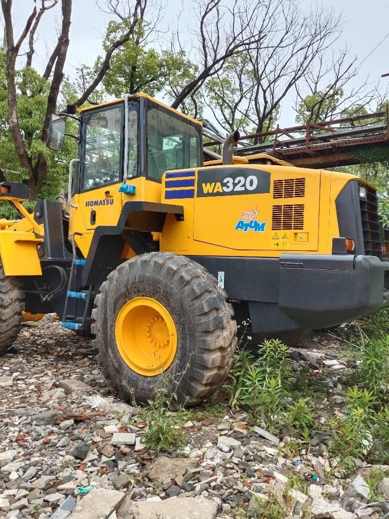 Komatsu WA320-5 Kolesni nakladalci