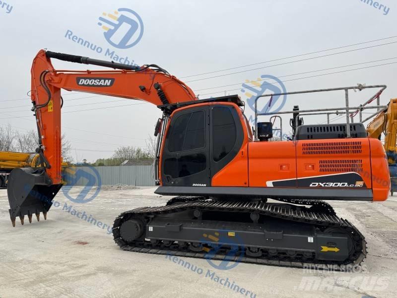 Doosan DX 300 LC-9C Bagri goseničarji