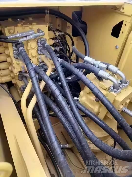 Komatsu PC200 Bagri goseničarji