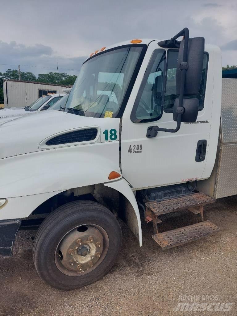 International 4200 Kiper tovornjaki
