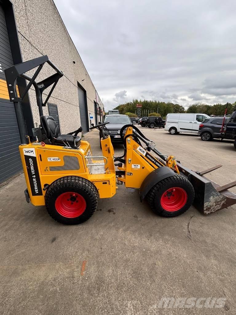 Knikmops KM 130 Kolesni nakladalci