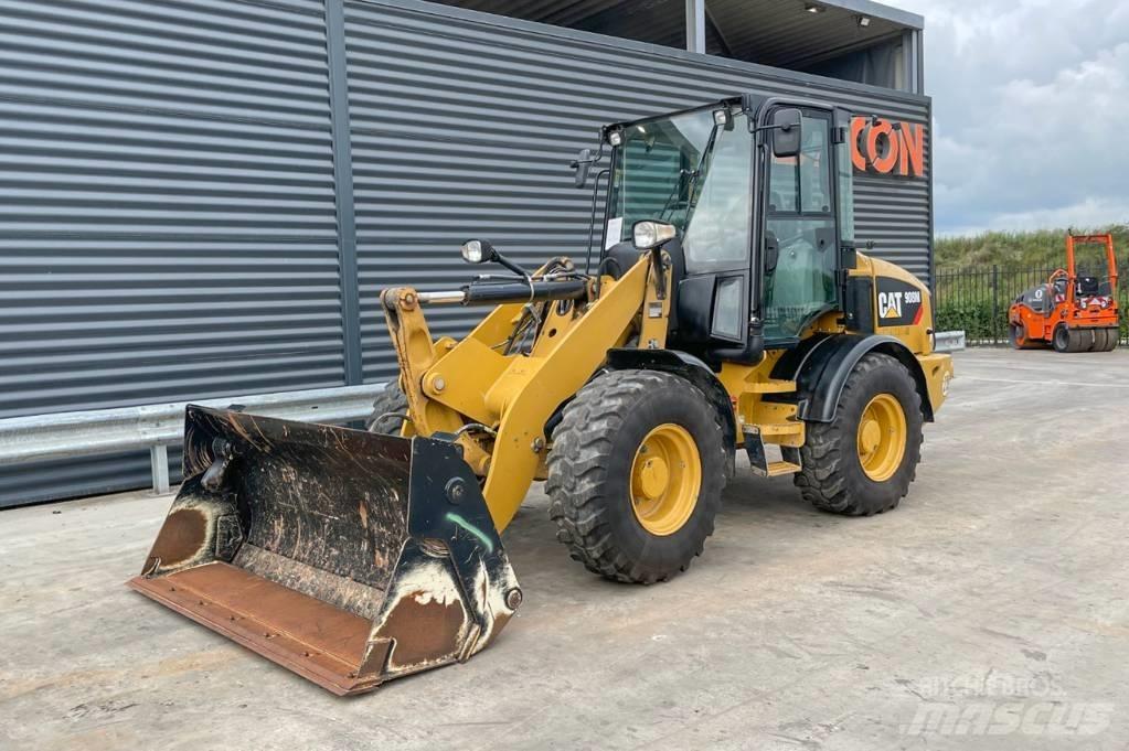 CAT 908M Kolesni nakladalci