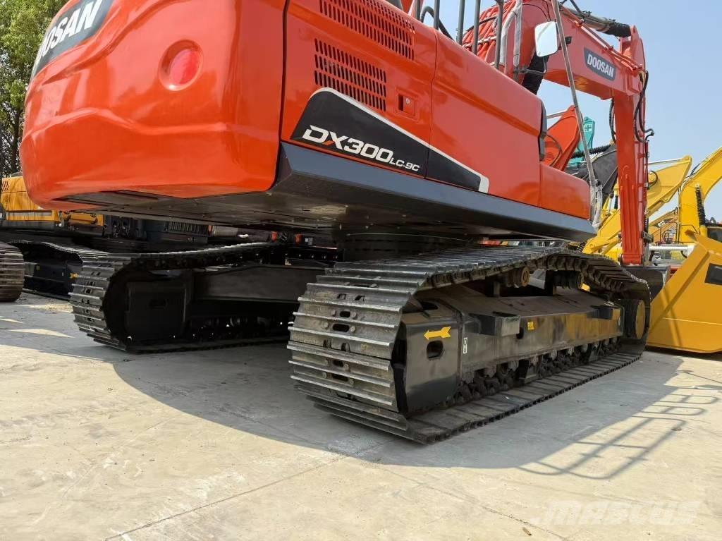 Doosan DX 300 LCA Bagri goseničarji
