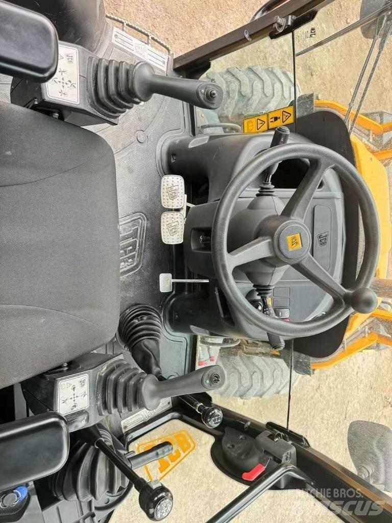 JCB 3 CX Bagri na kolesih