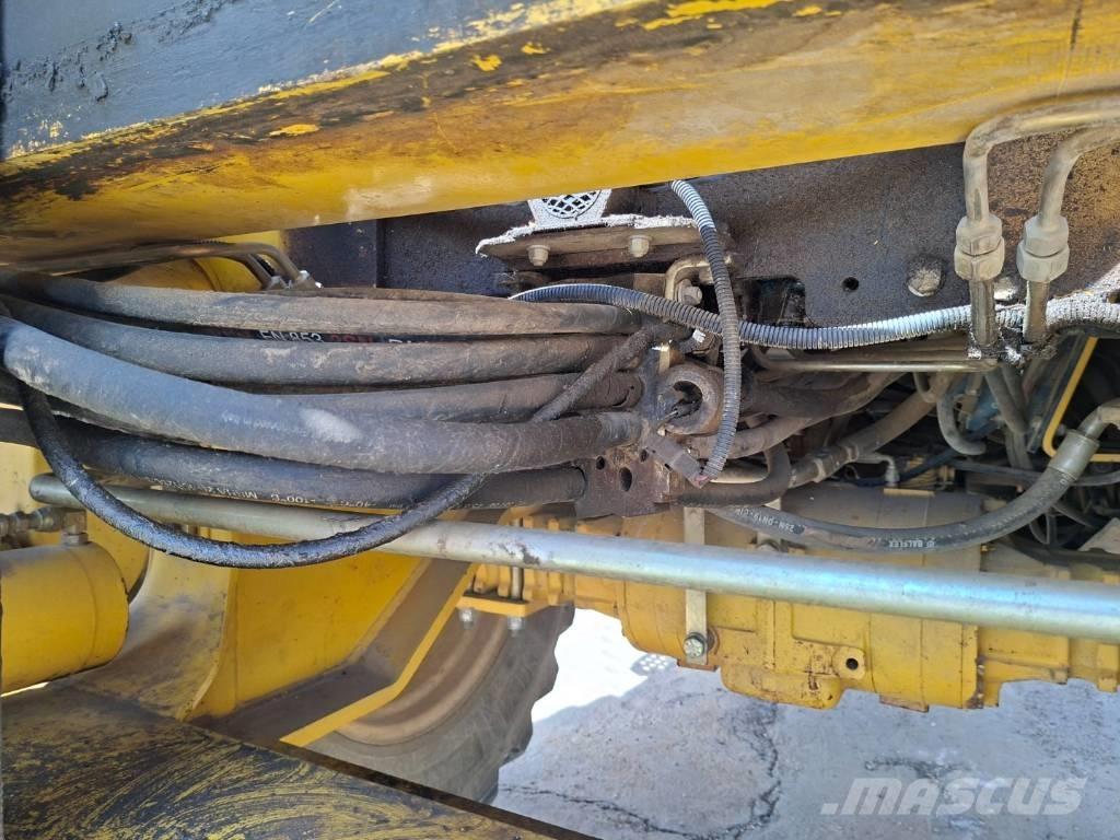Komatsu WB 91 R Rovokopači