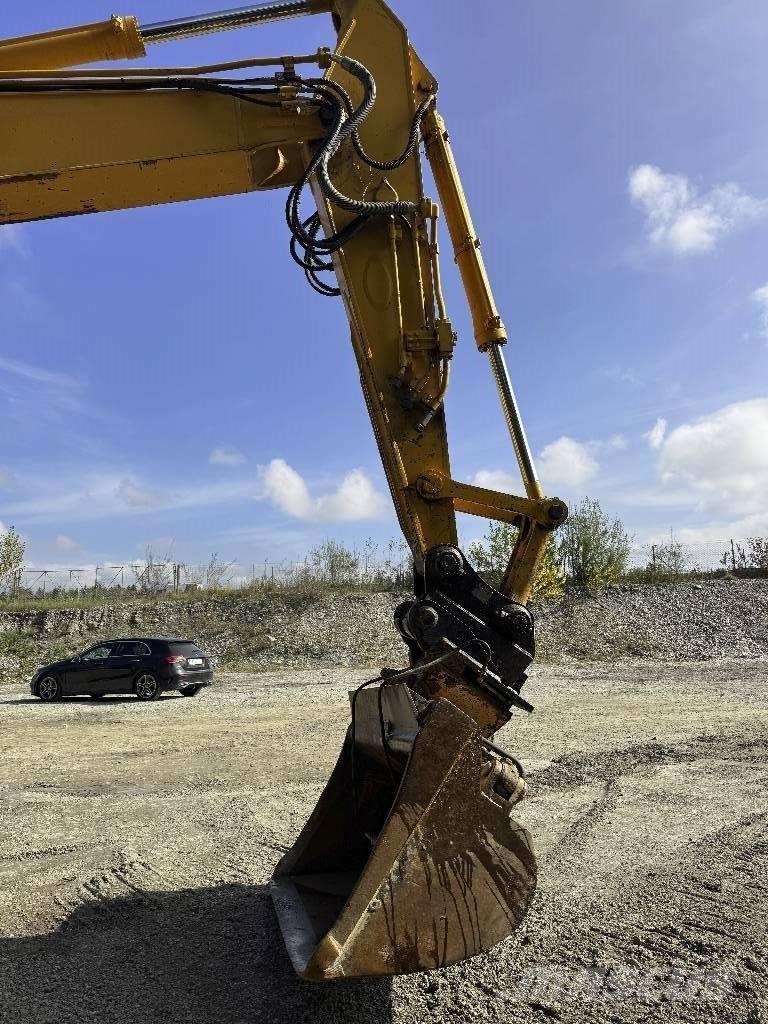 Komatsu PC 228 US-3 Bagri goseničarji