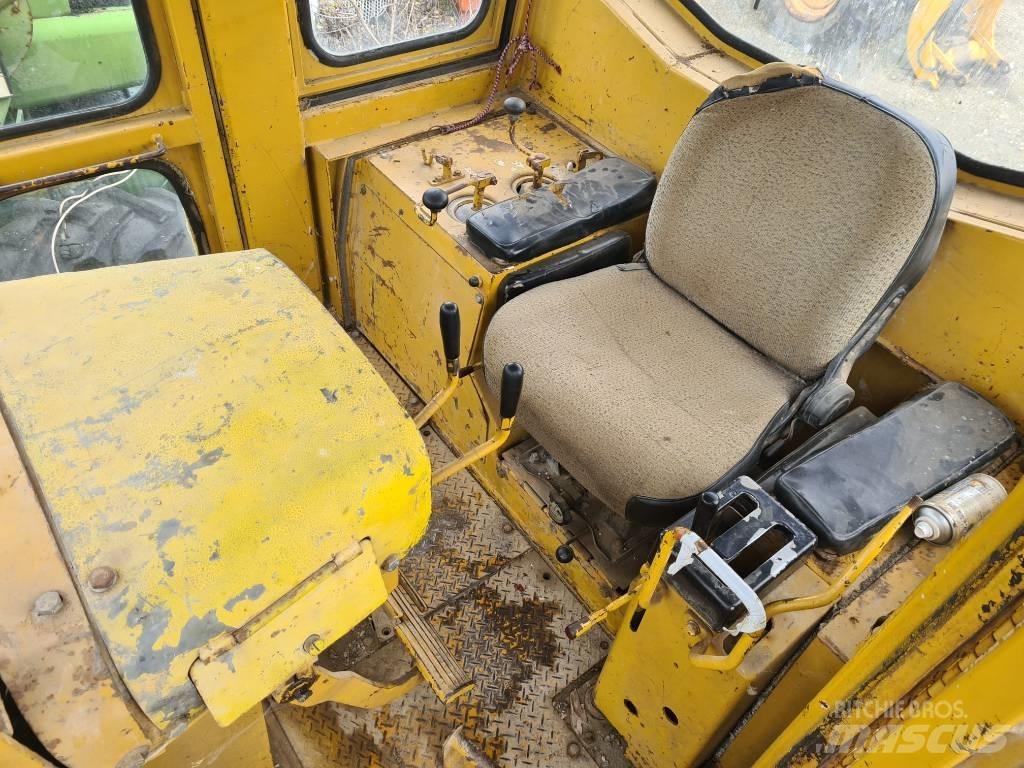 Komatsu D 85-18 Buldožerji goseničarji
