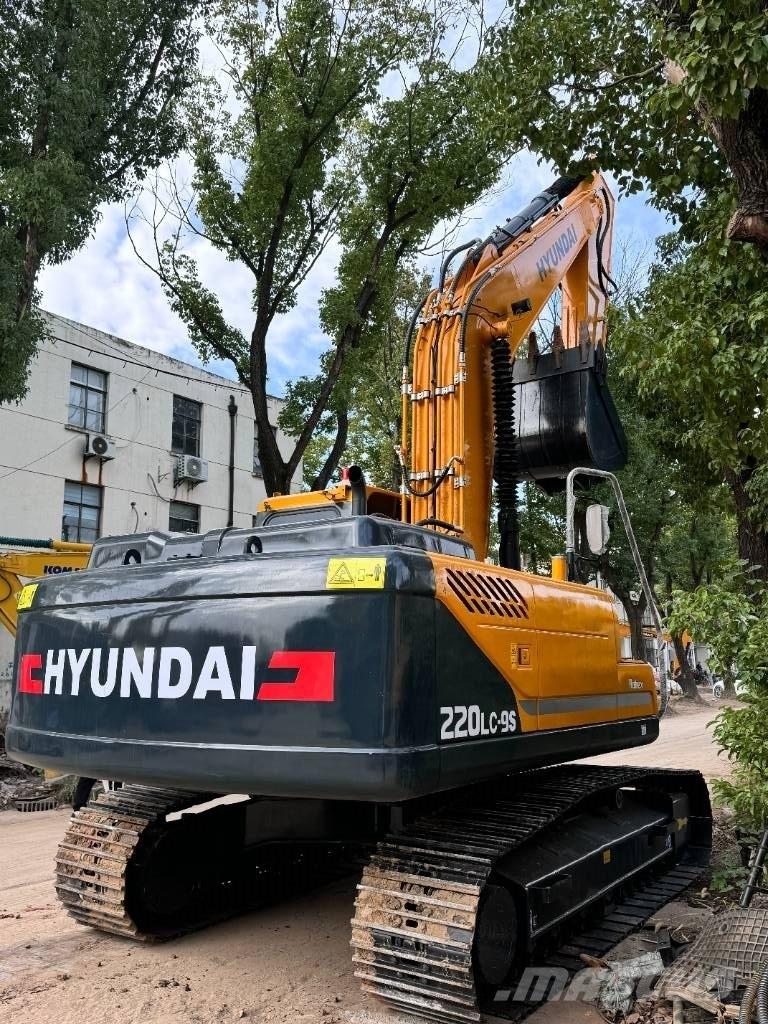 Hyundai 220LC-9S Midi bagri 7t – 12t