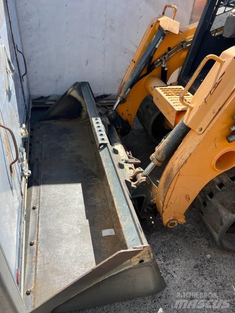 Mustang 2100RT Skid steer mini nakladalci