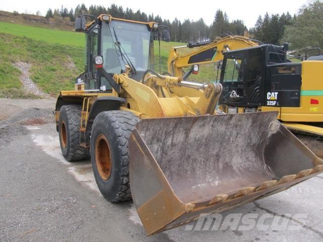 CAT 928G Kolesni nakladalci