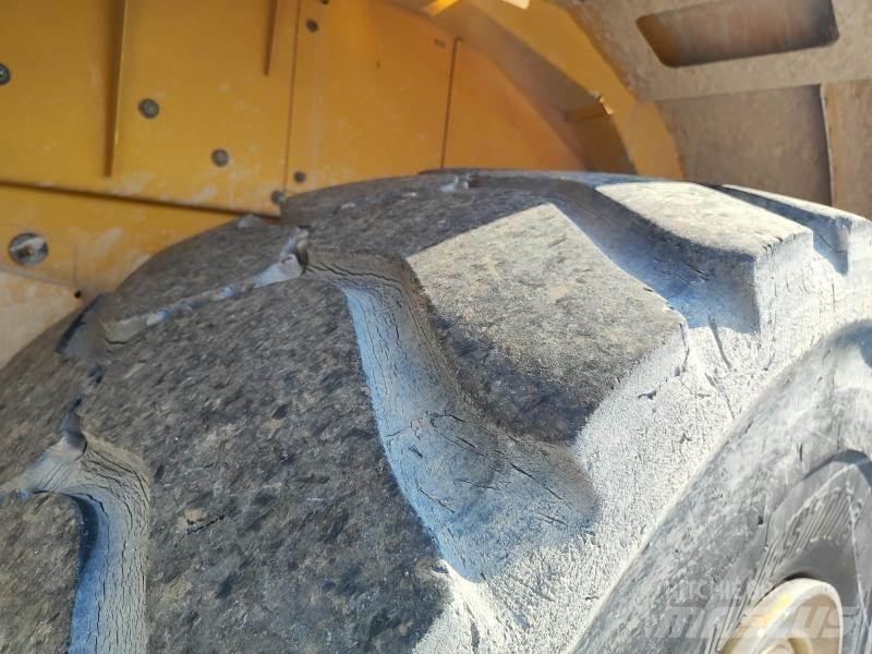 CAT 966M Kolesni nakladalci
