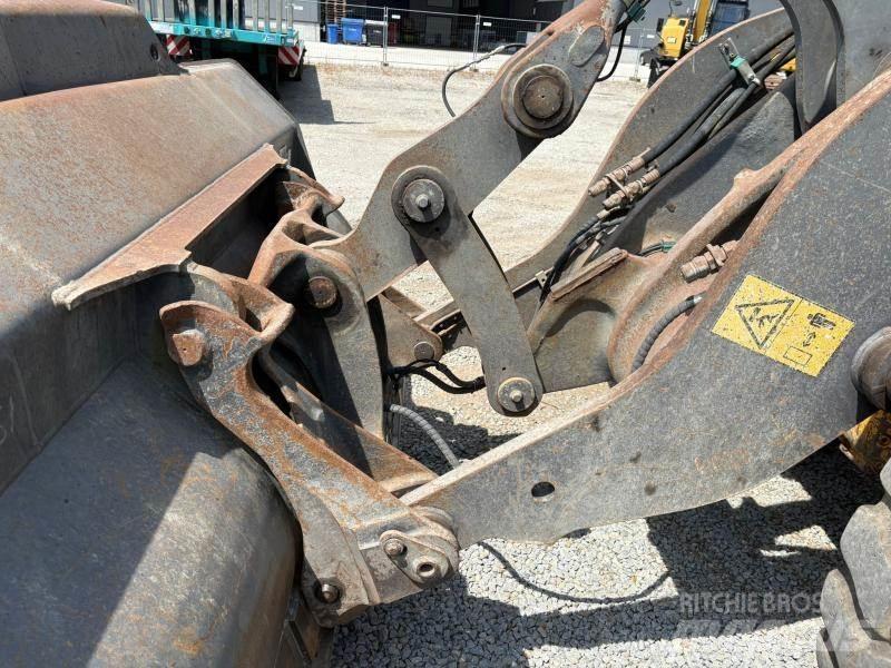 Volvo L90H Kolesni nakladalci