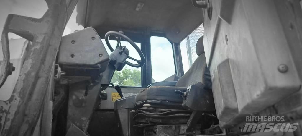 Komatsu HM 300-2 Zglobni demperji