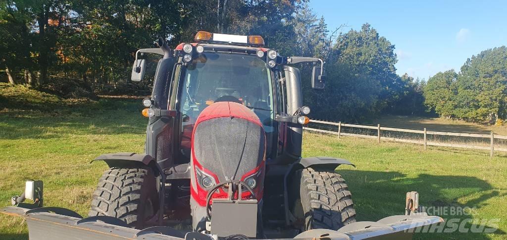 Valtra N114HT5 Traktorji