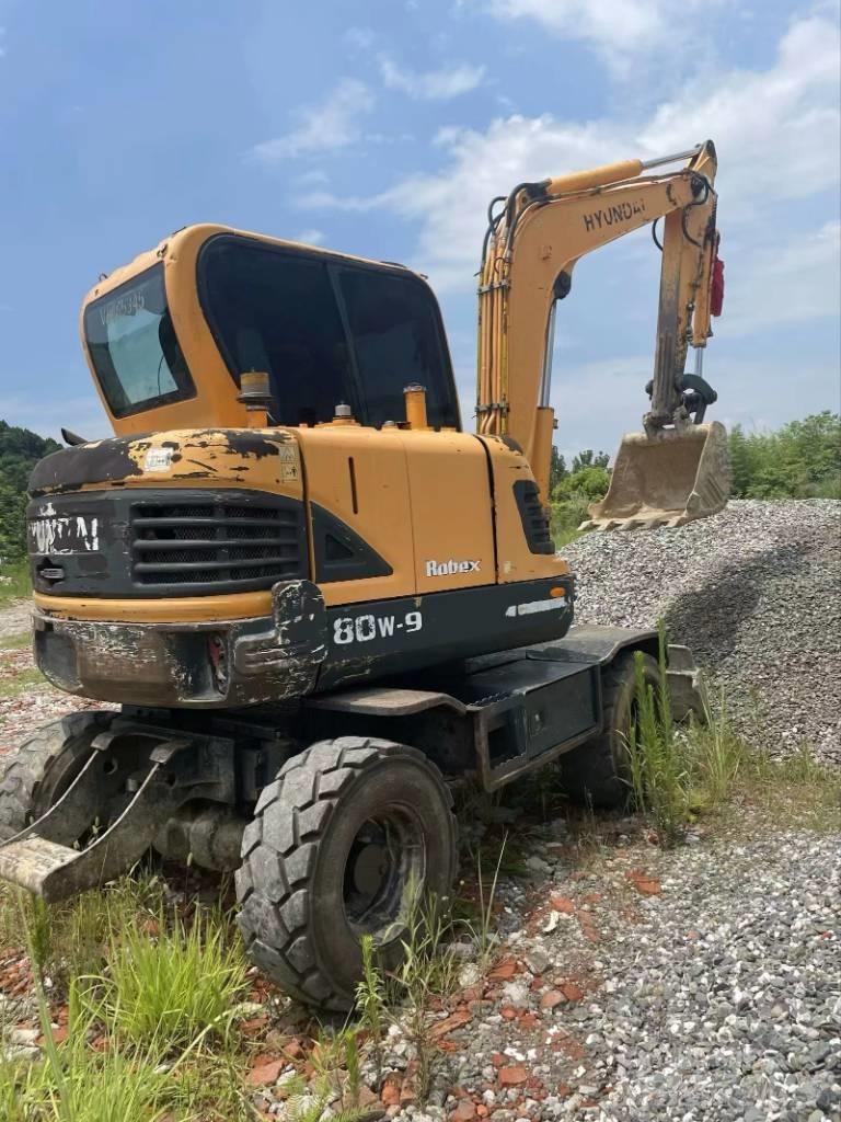 Hyundai 60 W VS Bagri goseničarji
