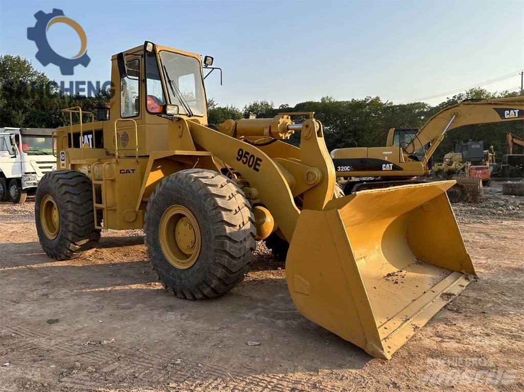 CAT 950 E Kolesni nakladalci