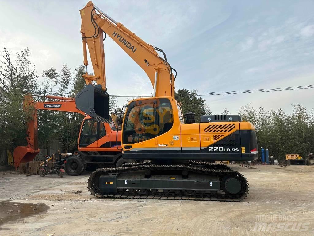 Hyundai R220 Bagri goseničarji